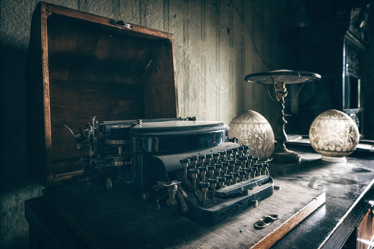 typewriter, antique, vintage, old, retro, mechanical typewriter, typewriter, typewriter, typewriter, typewriter, typewriter, vintage. Translation margins: four places they erode, and the fix
