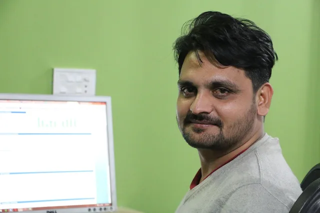 idea, employee, man, office, work, business, successful, computer, career, teamwork, design, creative, green business, green computer, green office, green laptop, green work, green design, green company, green teamwork, green creative, green idea. Six churn reasons compared, and the one that actually predicts an exit